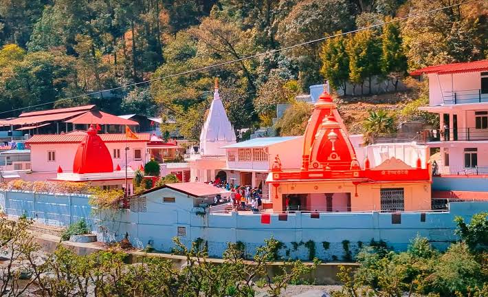 Best Hotels Near Kainchi dham
