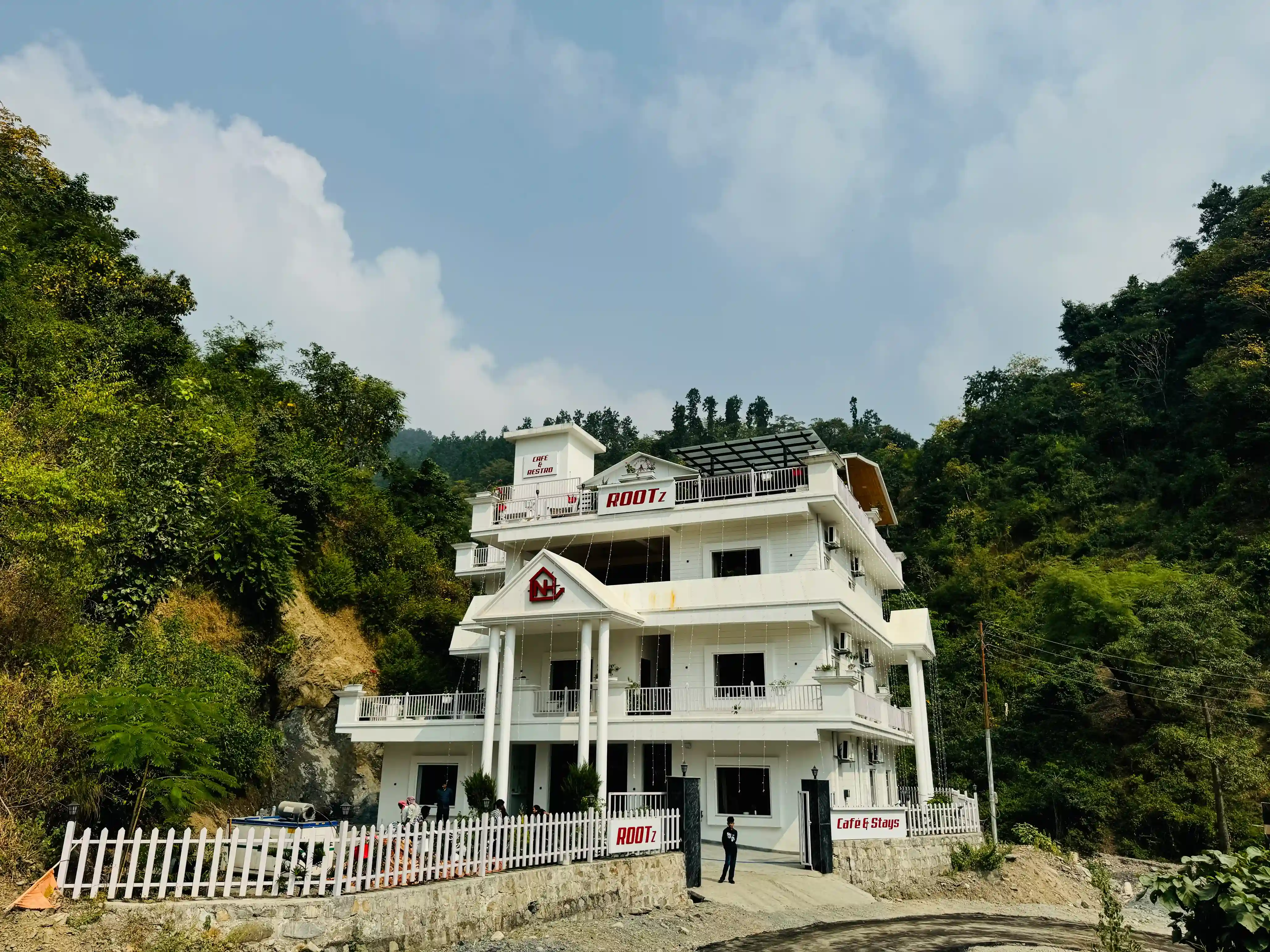 Rootz Resort Raipur Dehradun